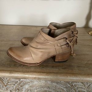 Freebird booties light tan size 7 free bird